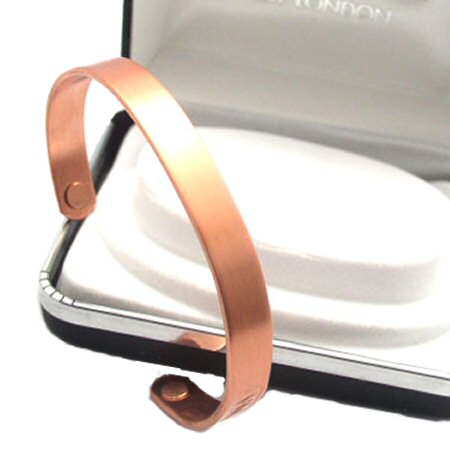 Original Sabona of Londen Copper Bracelet with a satin finish features two 1700 Gauss Samarium Cobalt Magnets Polarity North in each tip, faced bio-north to the skin. Timeless beauty and versatility with a brushed effect and a unique look to suit every style preference when it comes to adding a touch of elegance and sophistication to any outfit