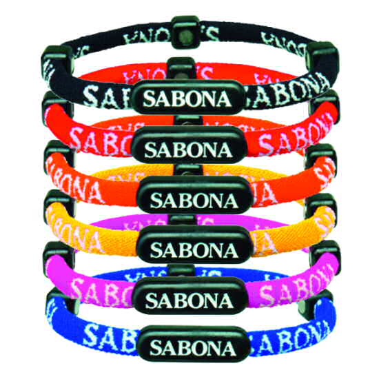 SABONA OF LONDON speziell für Sportler konzipiert ist diese Stretch Fabric Athletic Armband Serie, die einen Minus Ionen Materialmix mit 5 Samarium-Cobalt Magneten à 1200 Gauss kombinieren, Sabona of London Athletic Sport Armbänder enthalten 5 hochwertige Samarium Cobalt Magnete à je 1200 Gauss, die in ein elastisches Gewebefaser Material eingearbeitet sind