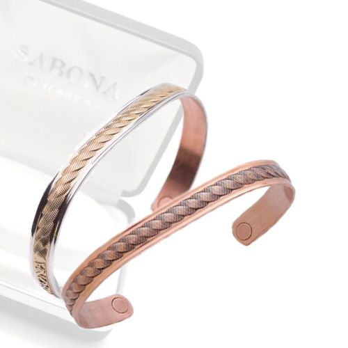 Sabona of Londen Kupfer-Magnetarmband im Rope Design, partiell Silber plattierter und polierter Oberflächenveredlung, abgerundente Enden jeweils ein Samarium Cobalt Permanent Magnet à je 1700 Gauss Polarität Nord